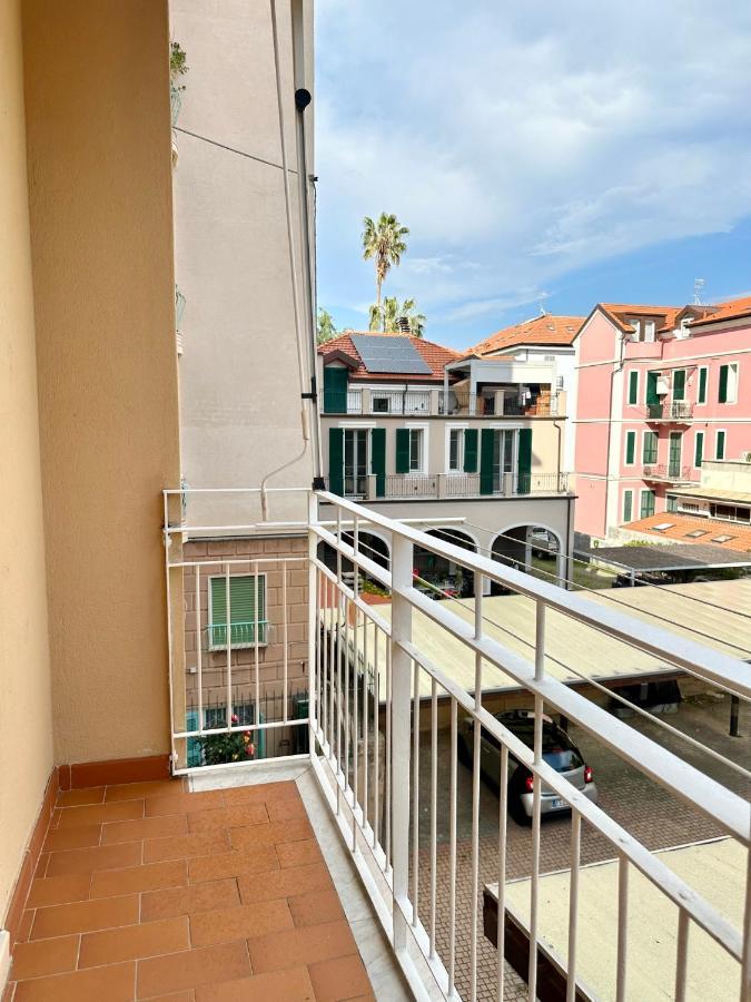 Hostdomus - Casa Corallo Alassio Buitenkant foto