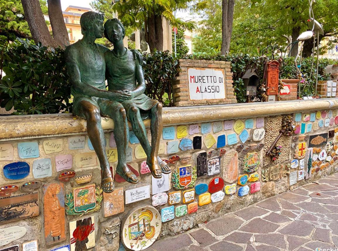 Hostdomus - Casa Corallo Alassio Buitenkant foto